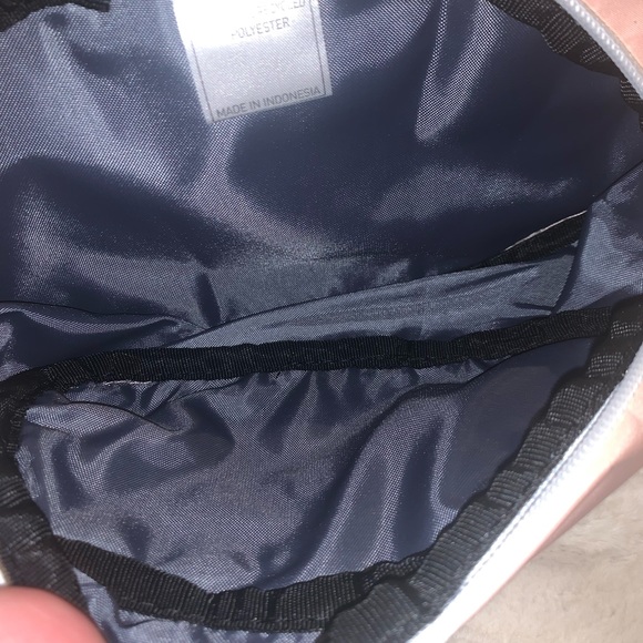 Adidas waist pack NWT - Picture 6 of 10